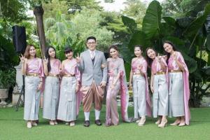 ชุดไทยเจ้าสาว ชุดไทยจักรพรรดิ์ เช่าที่แบมบี้ เวดดิ้ง ห้วยขวาง